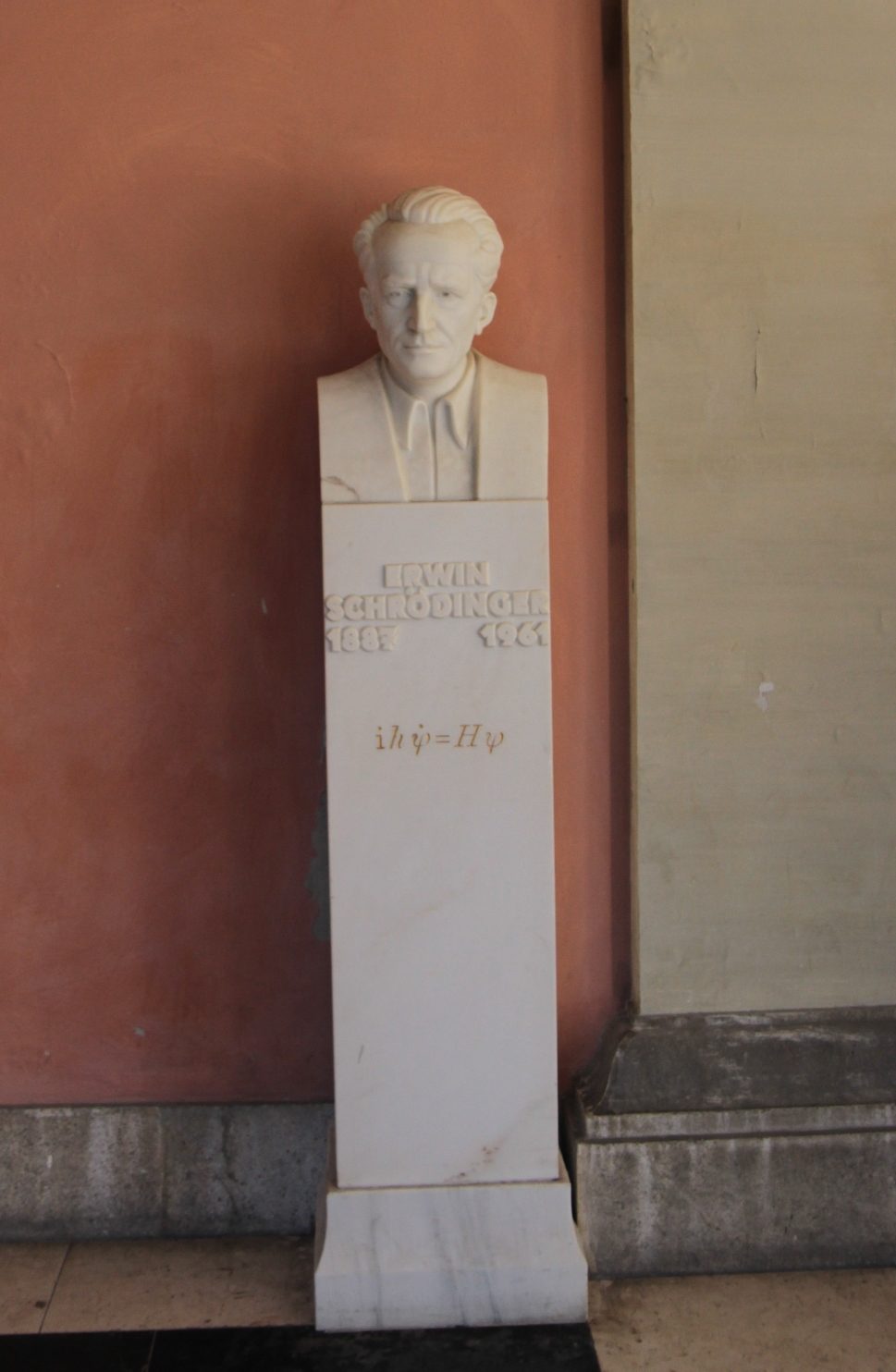 Erwin%20Schrodinger%27s%20bust%2C%20Medical%20monuments%2C%20UNI%20Vienna%20%2890%29..jpg